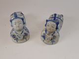 paire de figurines en porcelaine bleue et blanche représentant une femme et un homme