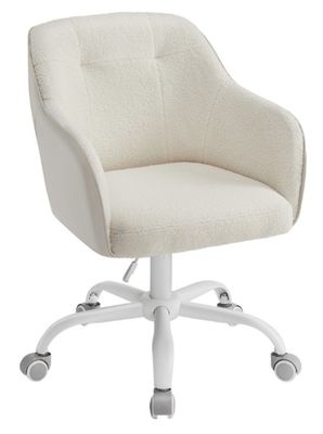 La chaise de bureau est blanche et équipée de roulettes.