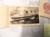 une vieille photo d'un bateau sur l'eau