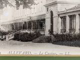 a picture of an old picture of a building in the middle of town