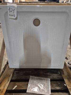 Bac à douche carré de la marque Ideal Standard (90 x 90 cm).