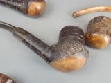 a lot of pipes that are sitting on a table
