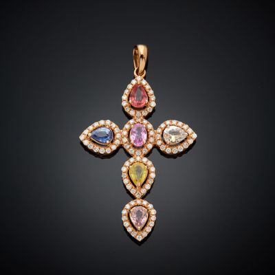un pendentif en forme de croix en or, orné de pierres multicolores et de diamants