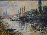 tableau représentant une scène fluviale avec un bateau au premier plan et une ville au loin