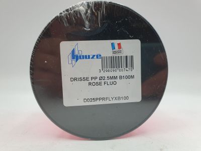un gros plan d'un objet circulaire noir sur une surface blanche