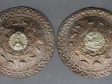 une paire de médaillons en bronze représentant un homme et une femme