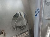 un réfrigérateur en acier inoxydable avec une affiche sur la porte