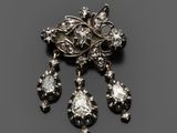 une broche ancienne sertie de diamants