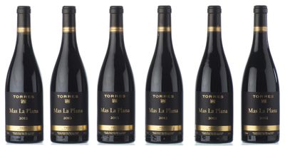 six bouteilles de vin rouge alignées