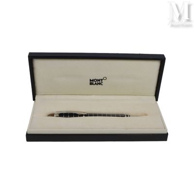 une image représentant un stylo dans une boîte noire sur fond blanc