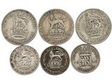 six pièces britanniques différentes sont représentées en rangée sur un fond blanc