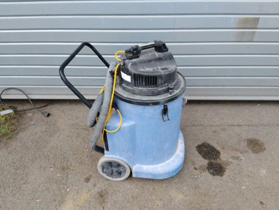 Aspirateur à eau avec pompe de refoulement IPX4