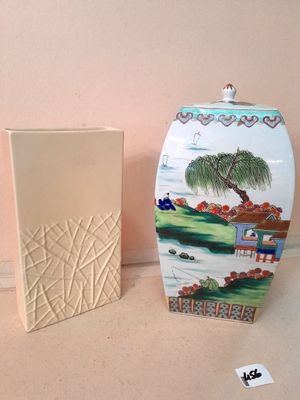 Pot couvert en porcelaine émaillée et vase en céramique