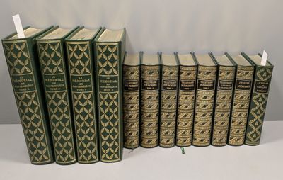 un grand nombre de livres posés sur une table