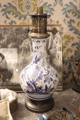 B. DELFT XX° siècle Pied de lampe en faïence bleu et blanc à… - Photo 1