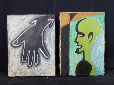 deux tableaux représentant un homme et une femme sur fond noir