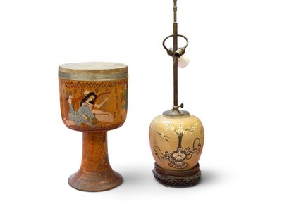 two vases that are sitting next to each other