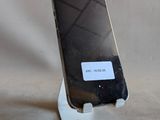 un téléphone portable posé sur un support