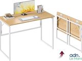 une photo d'un bureau d'ordinateur sur lequel est posé un ordinateur portable