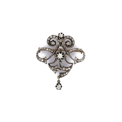 un gros plan d'une broche ornée d'un motif floral