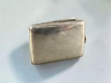 bague plaquée argent avec un motif rectangulaire sur le devant