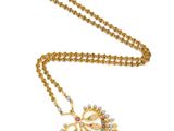 une photo d'un collier en or orné de pierres multicolores