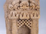 une image représentant une sculpture en pierre représentant une cheminée avec un foyer