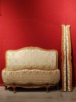 Lit corbeille de style Louis XV.