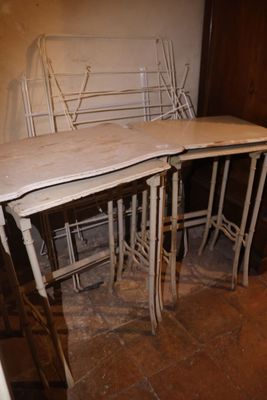 ensemble de tables gigognes en bois laqué gris (réassort) et…
