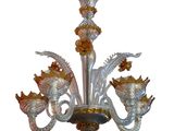 lustre en verre de Murano orné de fleurs dorées et blanches