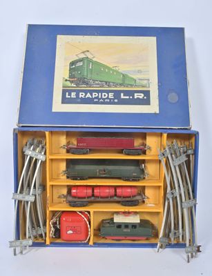 une boîte contenant un circuit de train