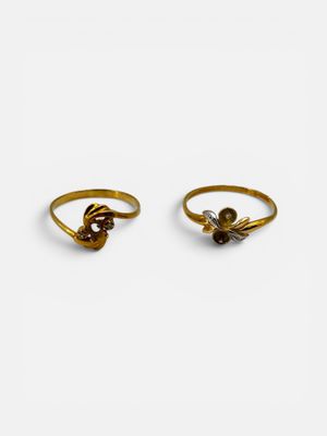 a pair of gold rings with pearls on them