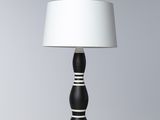 La lampe noire et blanche est posée sur une table blanche.