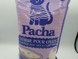 un sac de nourriture posé sur une table
