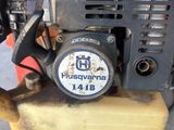 une photo en gros plan d'un petit moteur