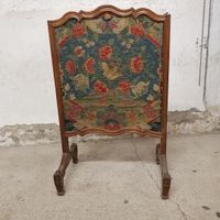 Ecran de cheminée en noyer mouluré et panneau de tapisserie …