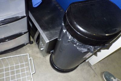 1 four à micro-ondes déclaré en panne