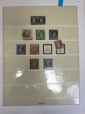 une photo d'une photo d'une collection de timbres