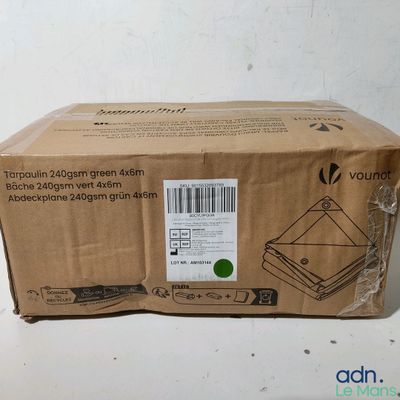 the box is empty and ready to be packed with the contents