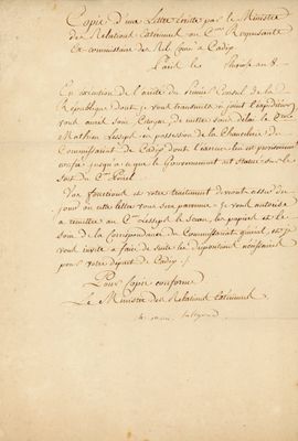 un gros plan d'un morceau de papier sur lequel on a écrit