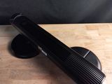 une image représentant une table sur laquelle est posé un ventilateur
