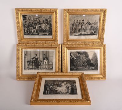 quatre photos encadrées représentant des hommes et des femmes assis dans une pièce