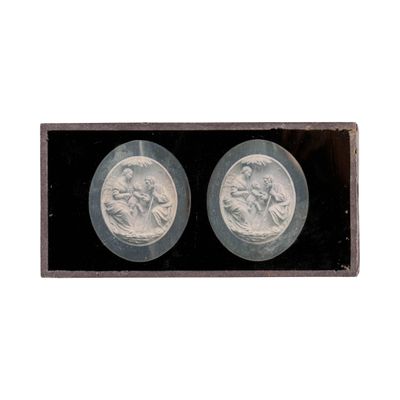 lot de deux pièces romaines en argent présentées dans un coffret de présentation