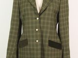 une photo d'une veste verte et noire sur un mannequin