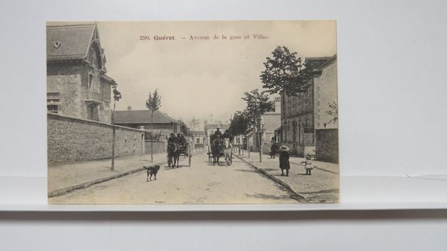Guéret : Avenue de la Gare et Villas. AAA 290. Carte Rare !!! Éta...