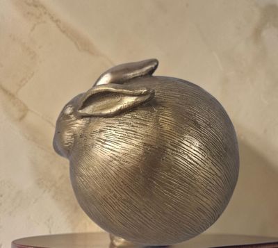 Art Moderne : « Lapin boule» Petit sujet animalier aux forme…