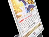 le porte-cartes tient une carte Pokémon sur son support