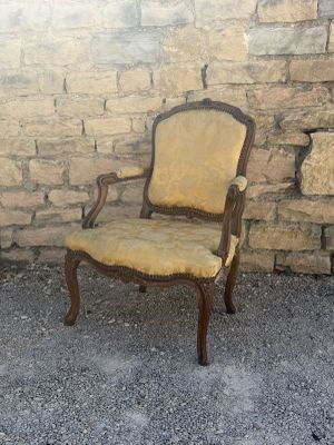 a chair that is sitting on the side of the road