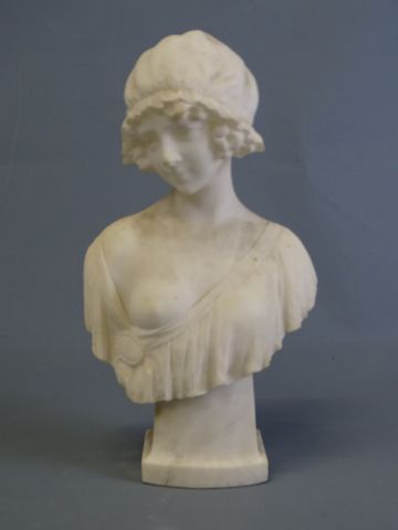 P. CONTI (début 20ème). « Buste de jeune fille à la coiffe ». Mar...