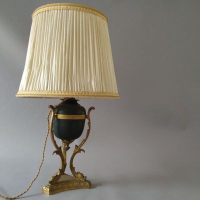 Lampe tripode, XIXe En métal patiné à l'antique monté en bro… - Photo 1